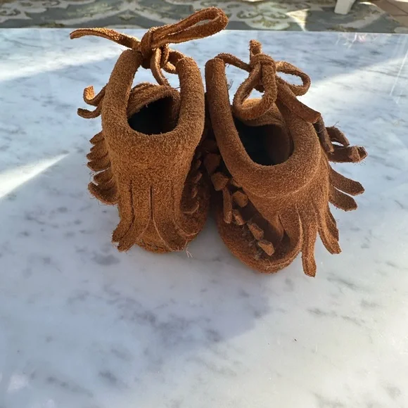 Minnetonka Infant's Fringe Bootie Size 3 Unisex - Picture 6 of 6